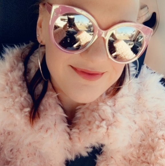 Meet your Posher, Jessica - Picture 5 of 5